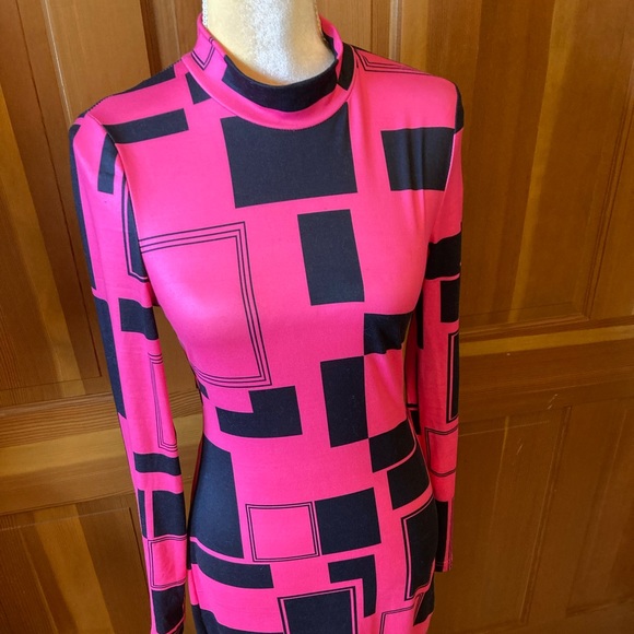 Vibrant Barbiecore Pink Geo Print Bodycon - Picture 15 of 16